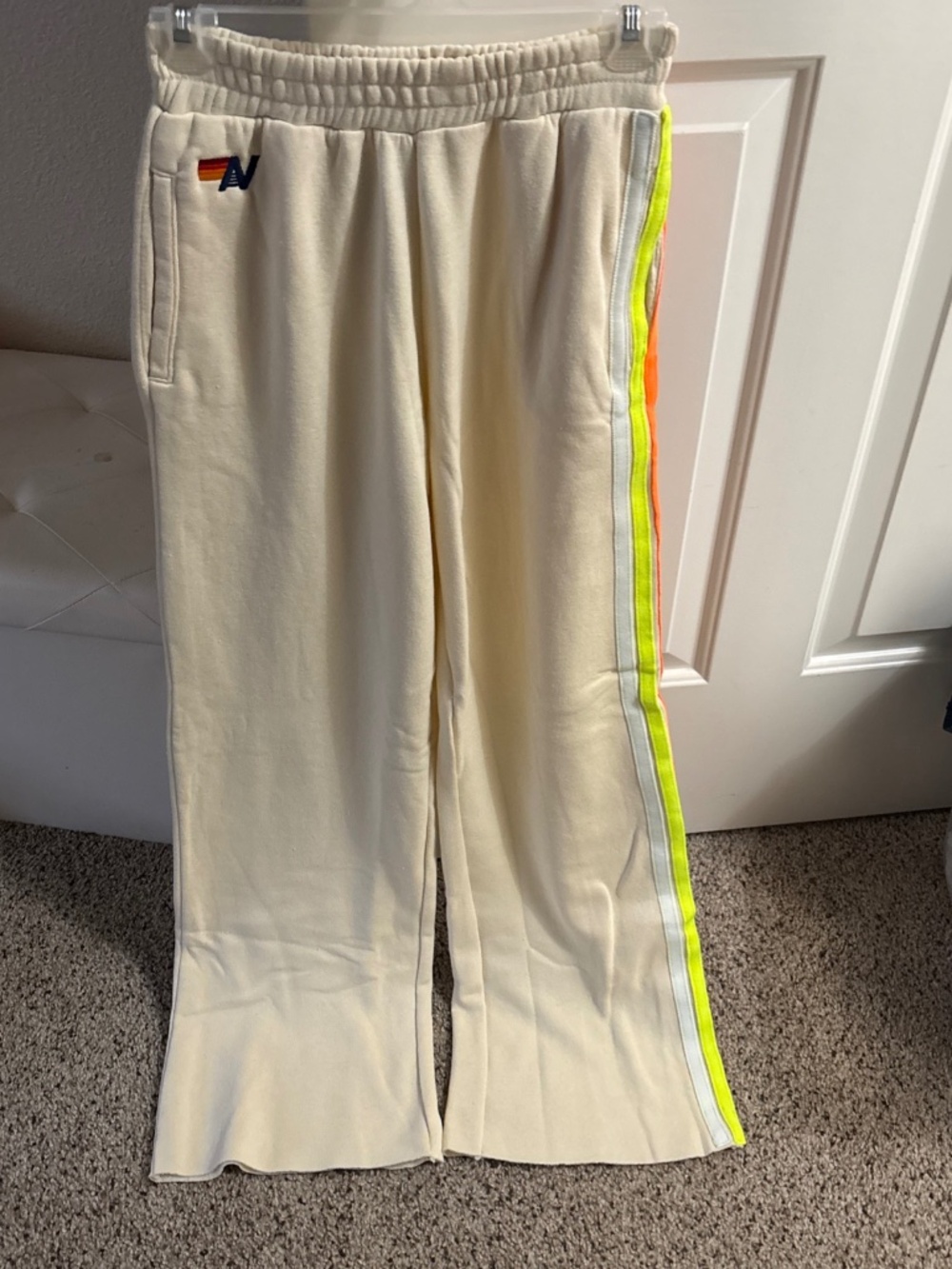 Aviator nation women’s white leg sweatpants with pockets brand new size extra sm